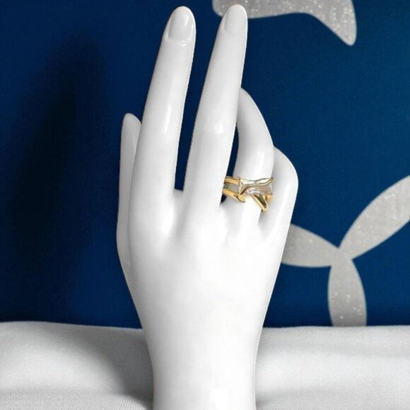 ๐๏ธ18K Gold Plated Adjustable Ring with Stunning Cubic Zirconia Fits Sizes 7-8 โจ - Picture 3 of 14